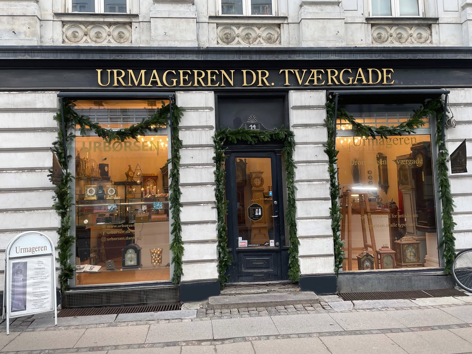 Urbørsens butik hos Urmageren i Dronningens Tværgade i København